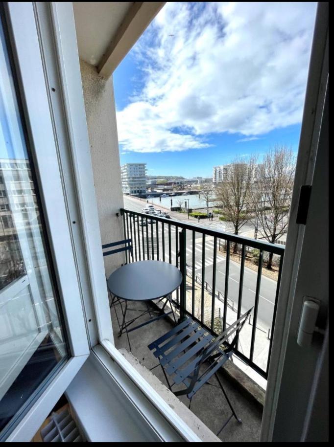 ブローニュ・シュル・メールLa Criee, Un Balcon Sur Le Portアパートメント エクステリア 写真